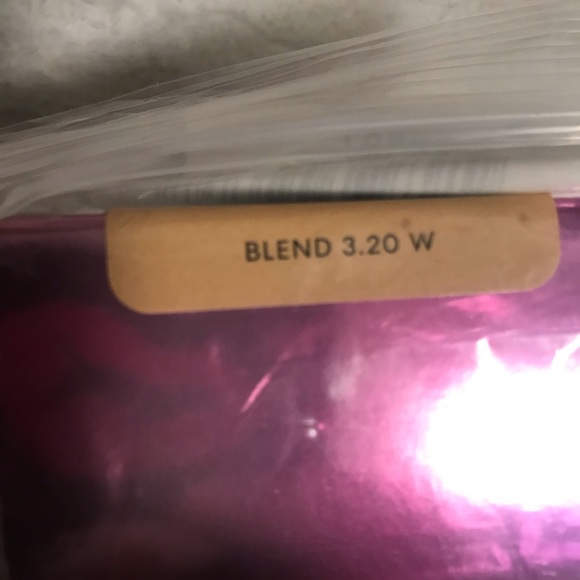 BEAUTYBLENDER Liquid Whip Foundation Sponge 3.2 W - Picture 15 of 16